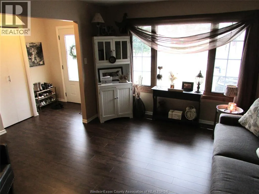 127 Danforth AVENUE