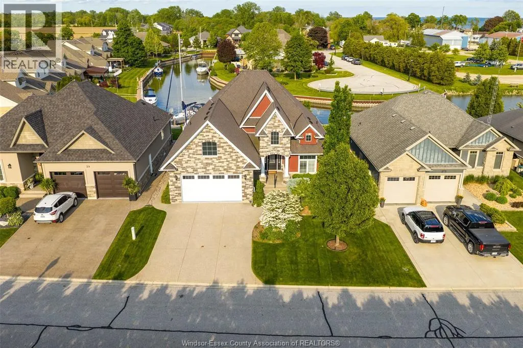 33 MONTEGO BAY CRESCENT