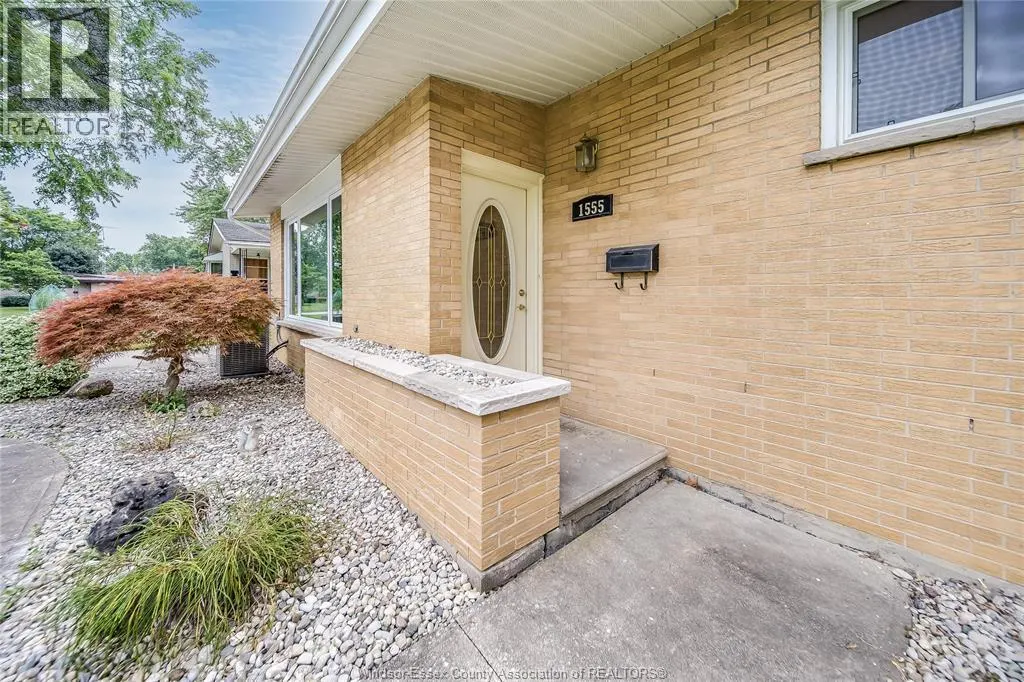 1555 STRATFORD COURT