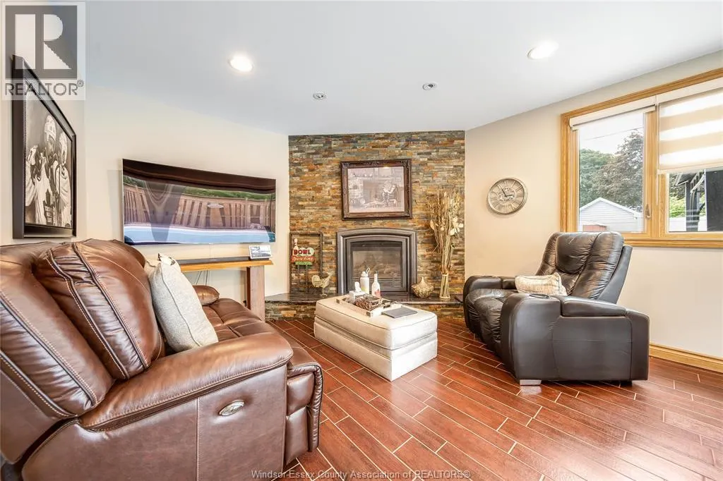 1555 STRATFORD COURT