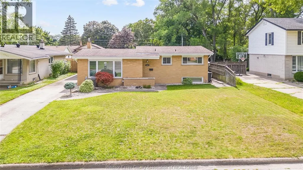 1555 STRATFORD COURT