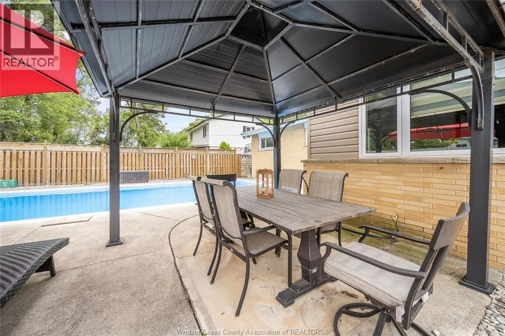 1555 STRATFORD COURT
