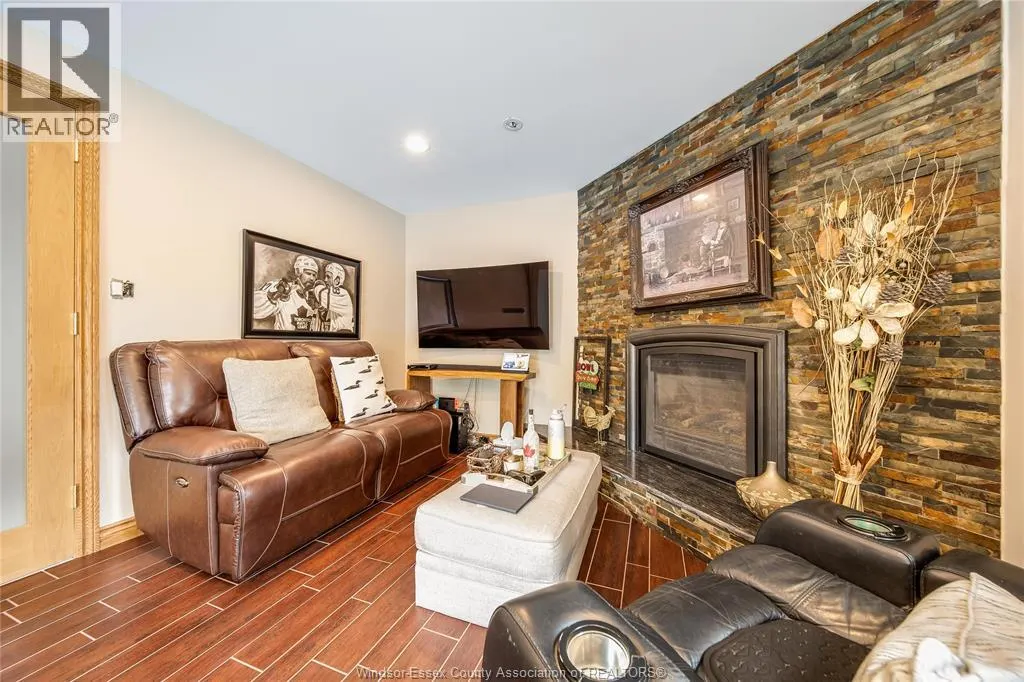 1555 STRATFORD COURT