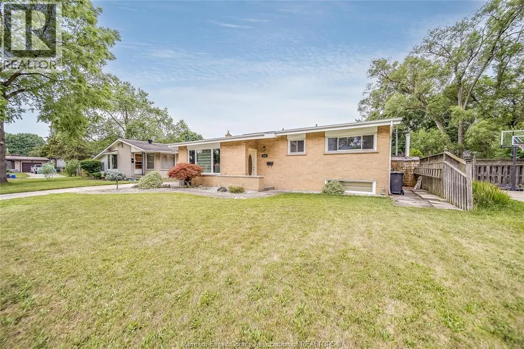 1555 STRATFORD COURT