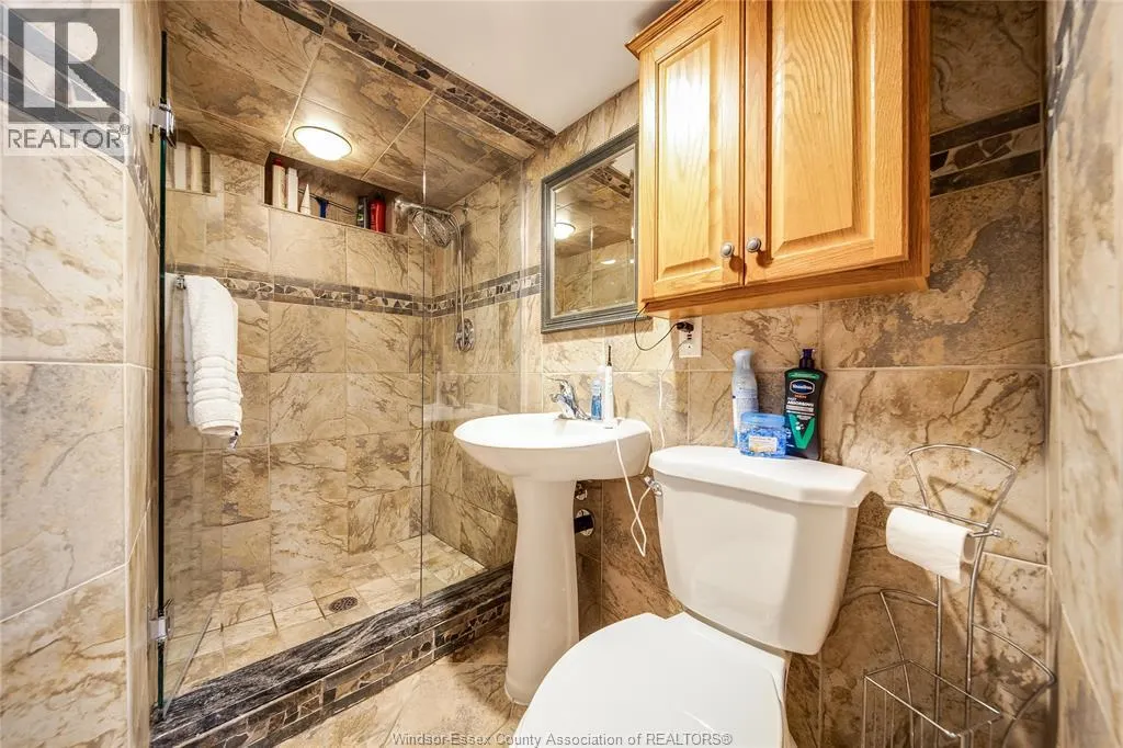 1555 STRATFORD COURT