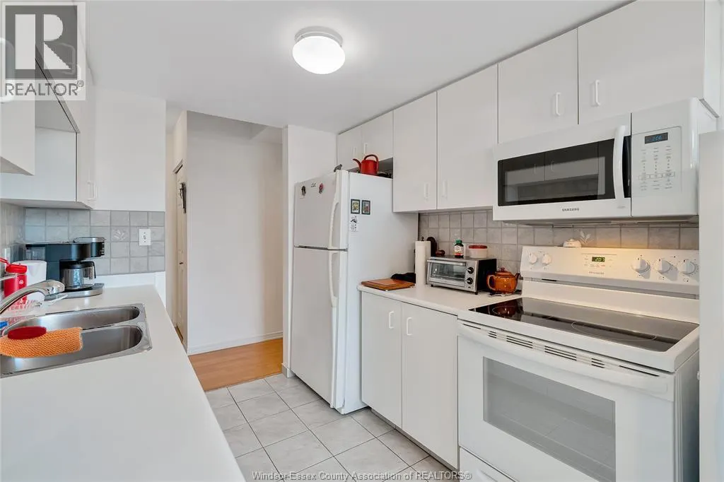 8335 WYANDOTTE STREET East Unit# 505
