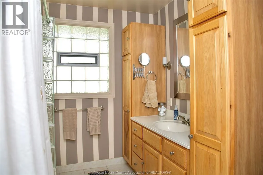 2719 Lakeshore Road 229