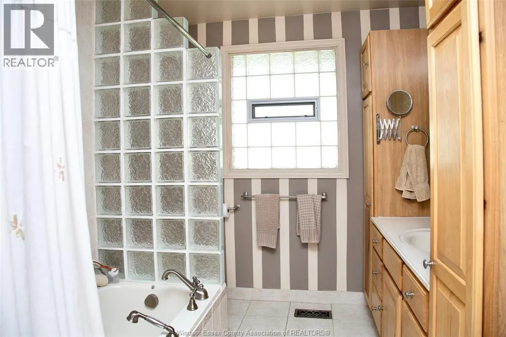 2719 Lakeshore Road 229