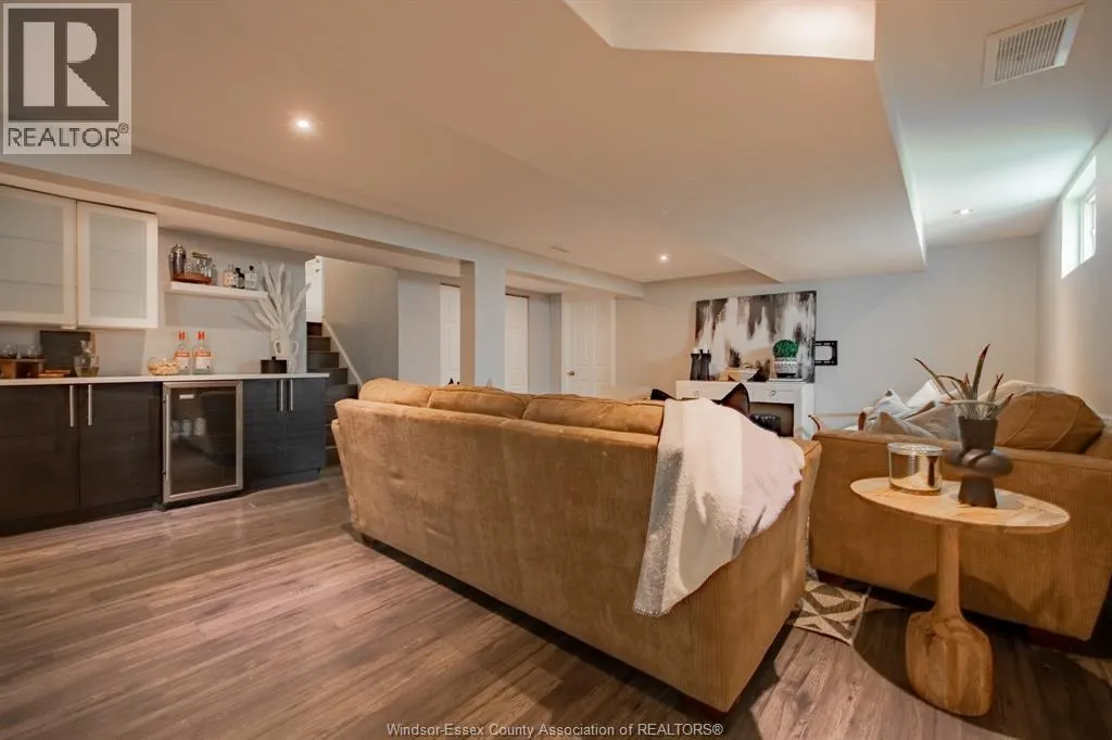 866 BELLEPERCHE PL