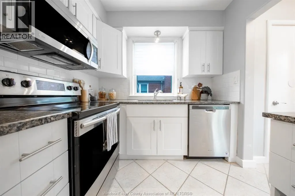 866 BELLEPERCHE PL