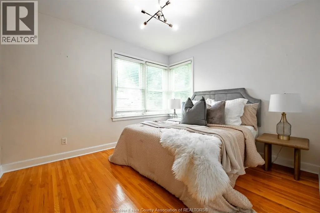 866 BELLEPERCHE PL