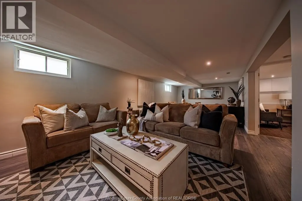 866 BELLEPERCHE PL