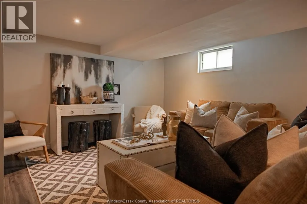 866 BELLEPERCHE PL