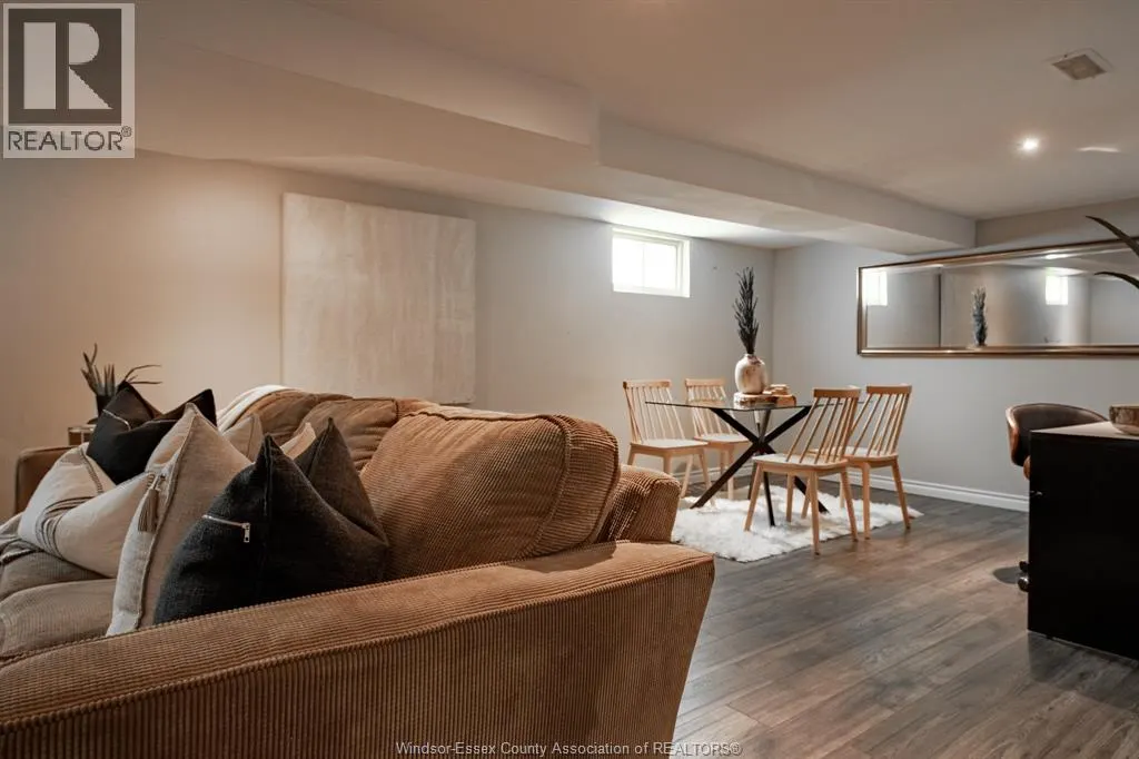 866 BELLEPERCHE PL
