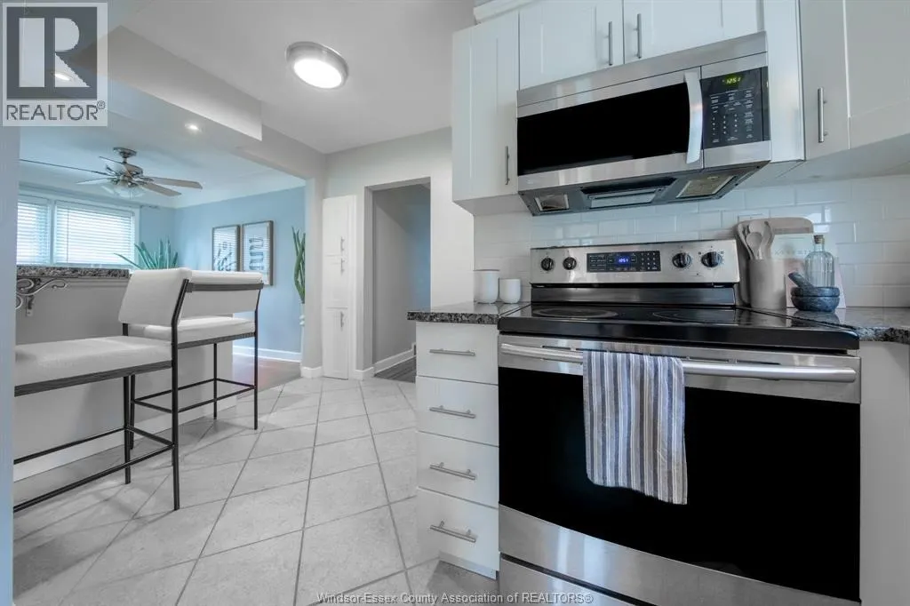 866 BELLEPERCHE PL