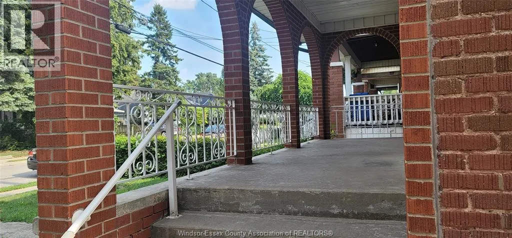 1035 ELM AVENUE