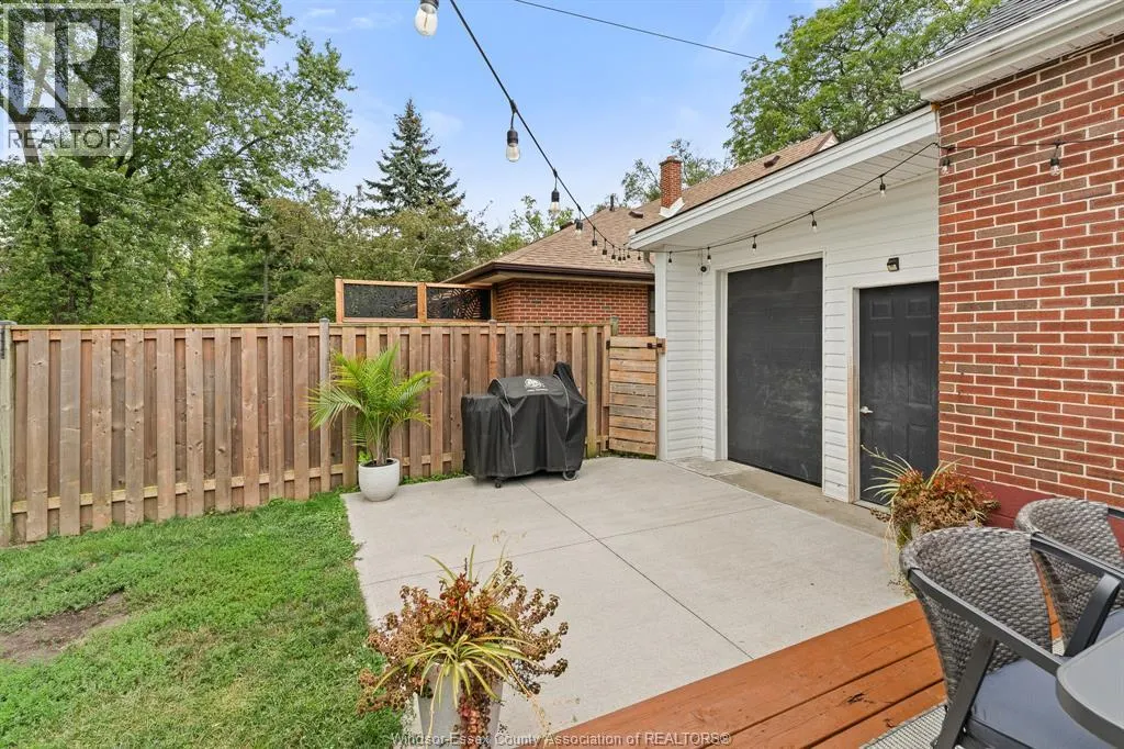 936 EDWARD AVENUE