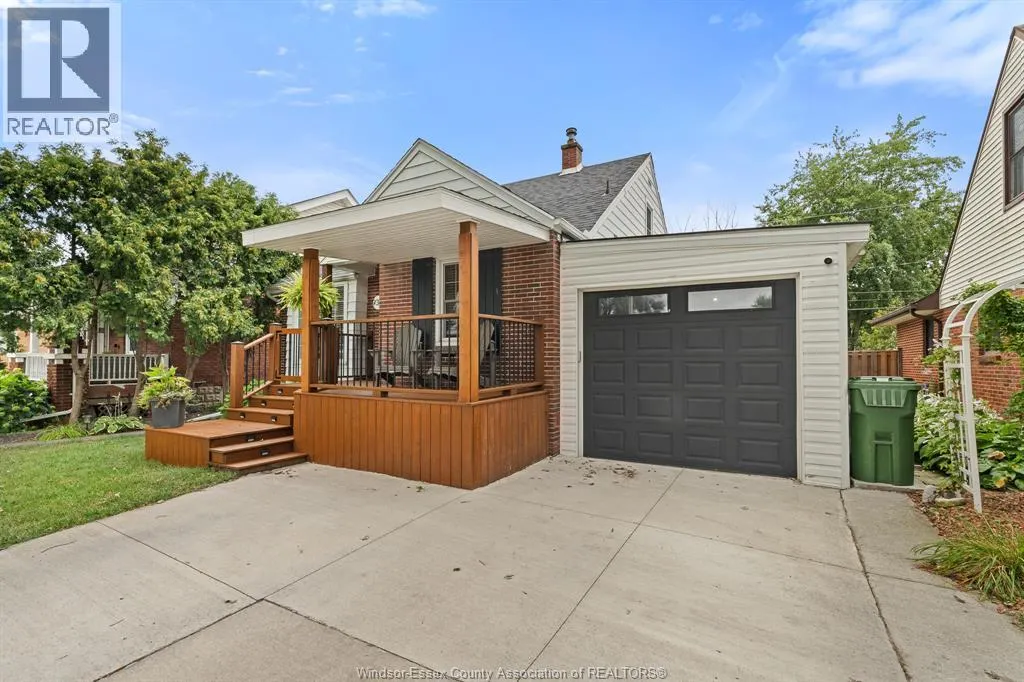 936 EDWARD AVENUE
