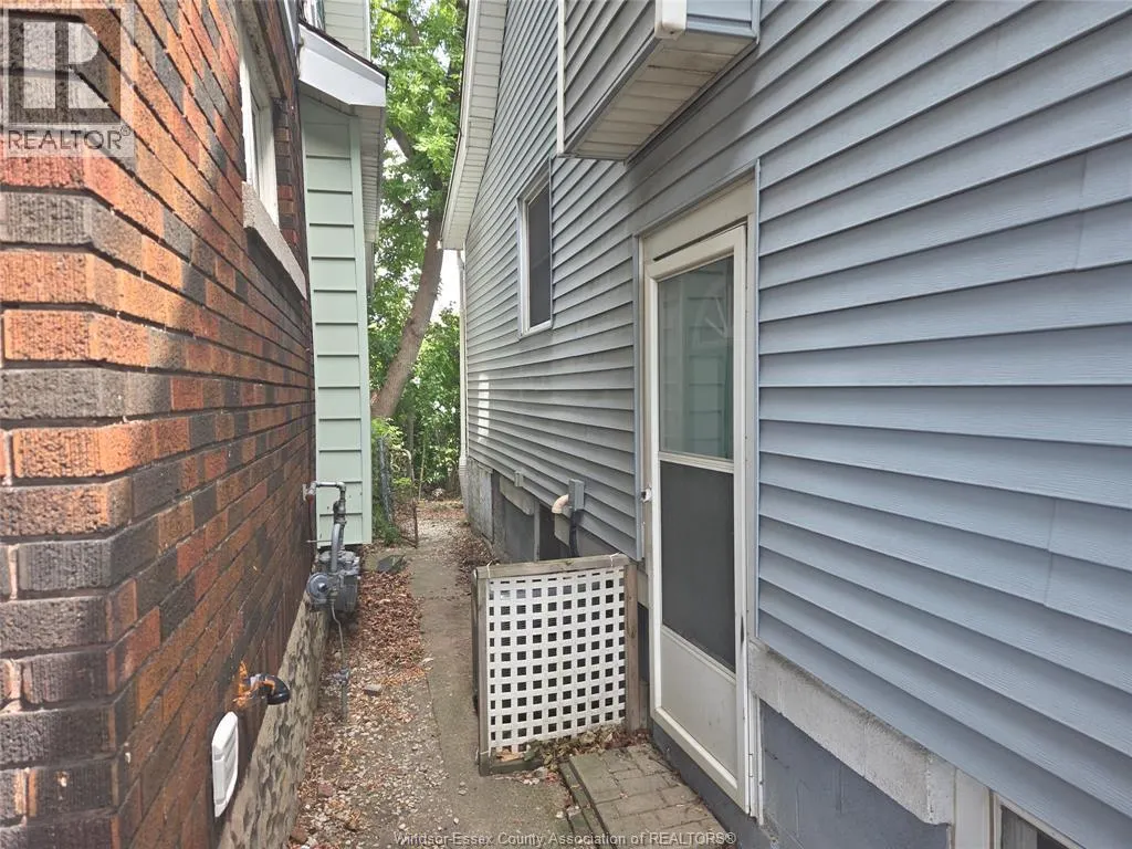 1126 LOUIS AVENUE
