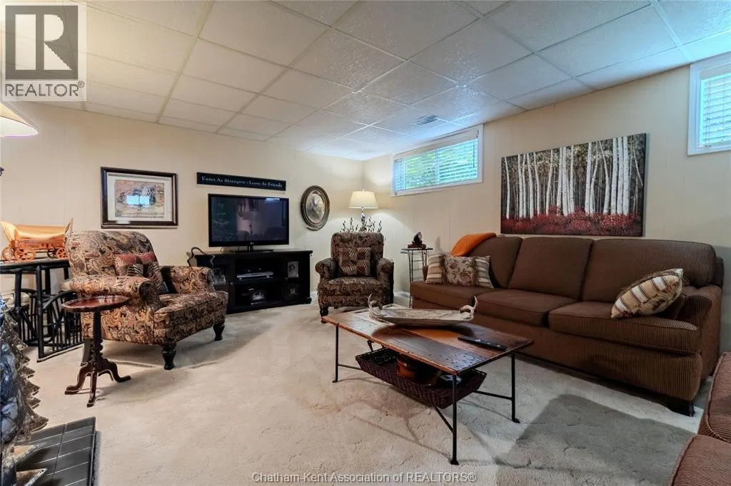 9 CHIPPEWA DRIVE