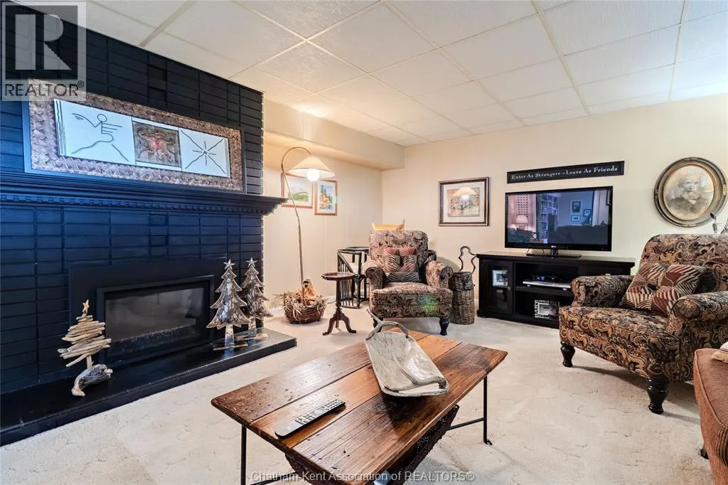 9 CHIPPEWA DRIVE