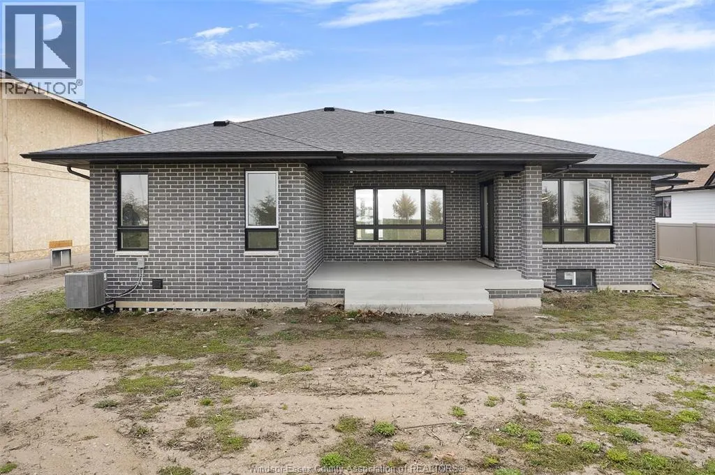 10 GREGORY AVENUE