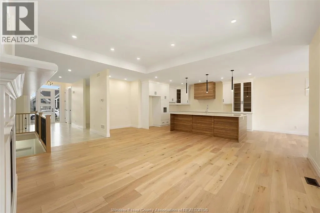 10 GREGORY AVENUE
