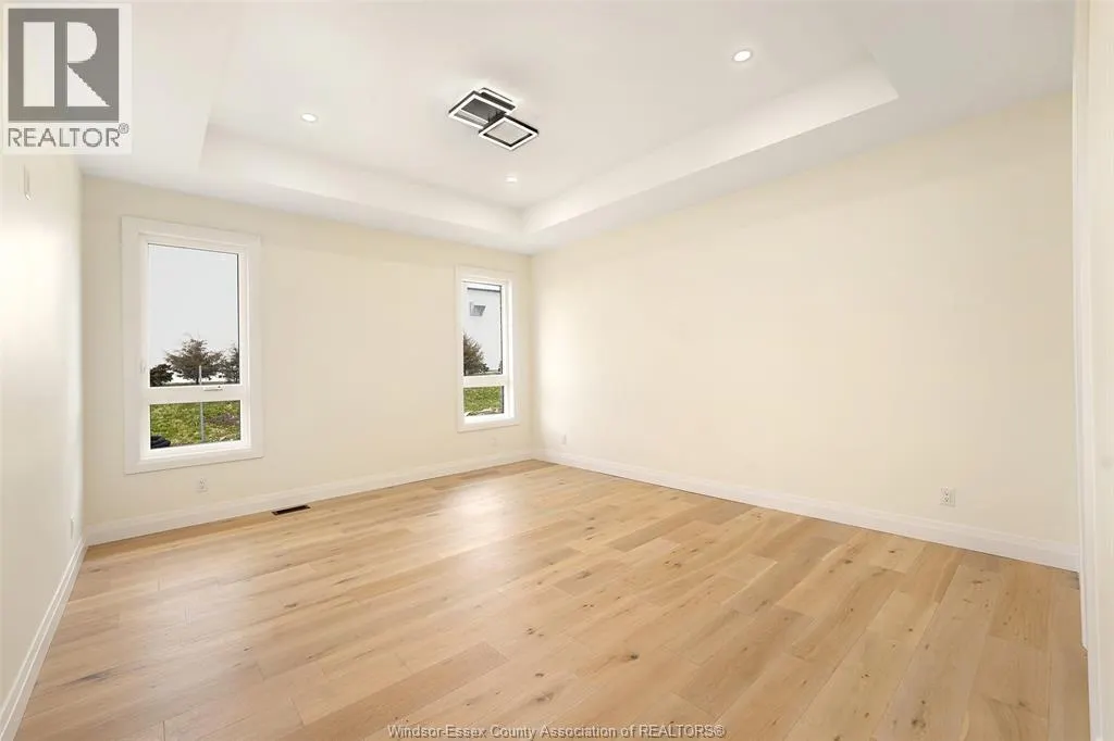 10 GREGORY AVENUE