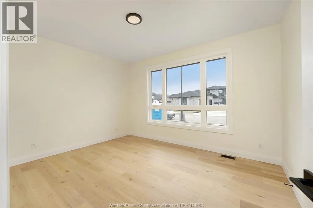 10 GREGORY AVENUE