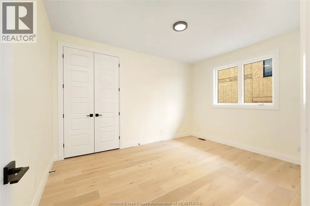 10 GREGORY AVENUE