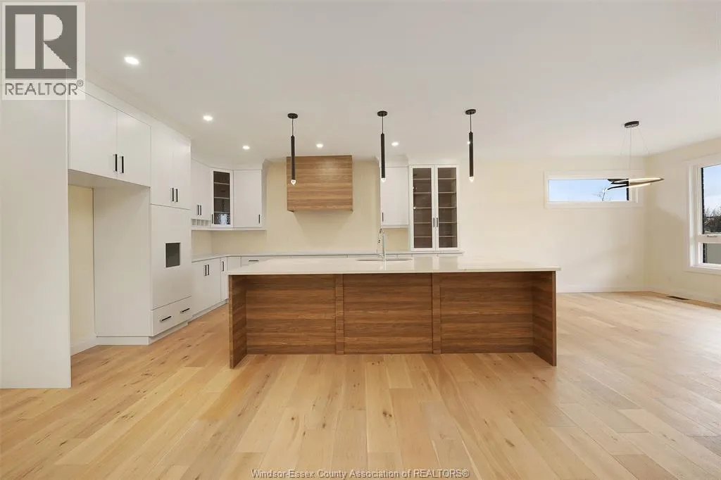 10 GREGORY AVENUE