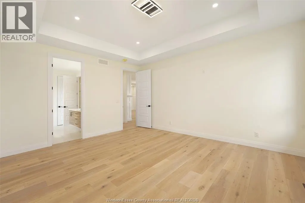 10 GREGORY AVENUE
