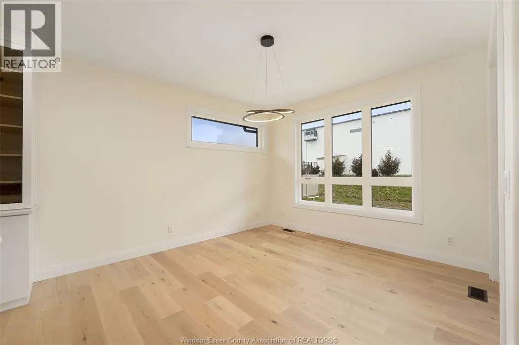 10 GREGORY AVENUE