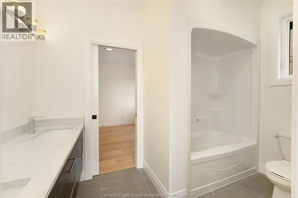 10 GREGORY AVENUE