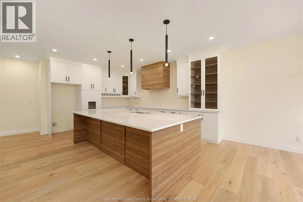 10 GREGORY AVENUE