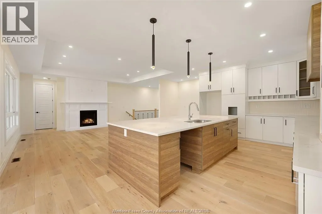 10 GREGORY AVENUE