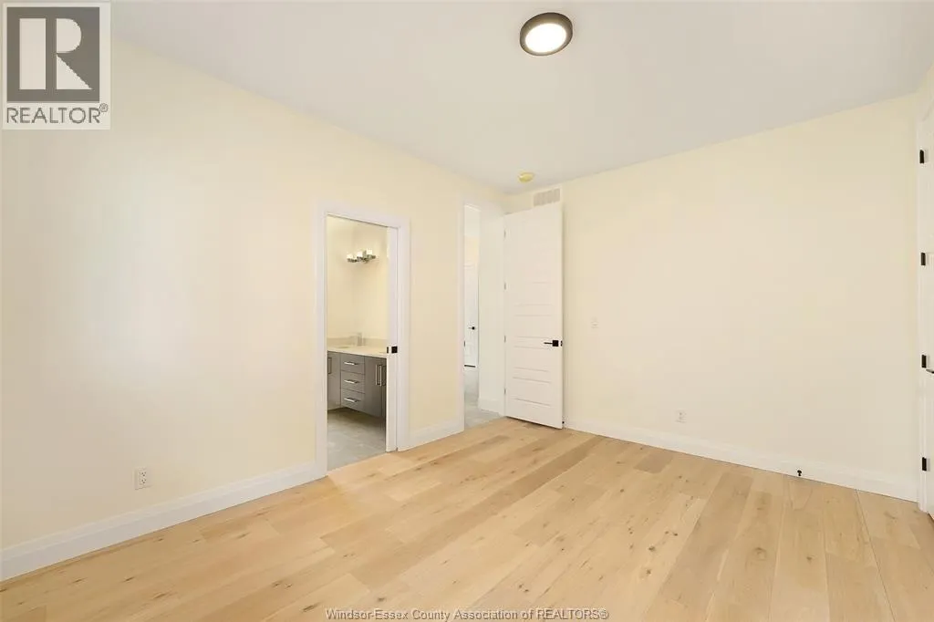 10 GREGORY AVENUE