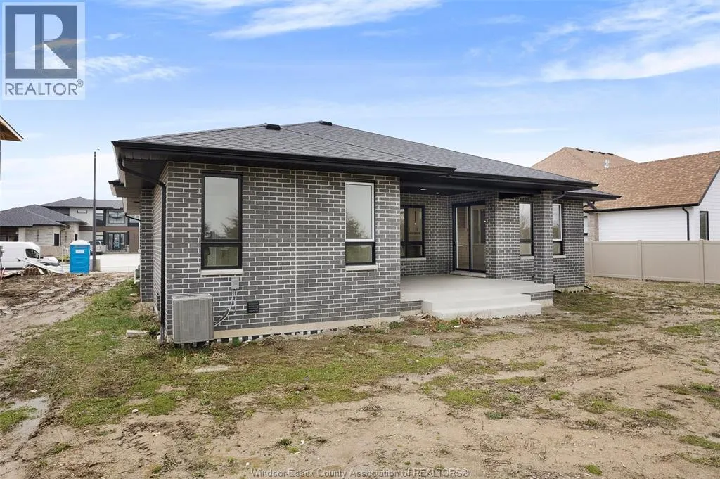 10 GREGORY AVENUE