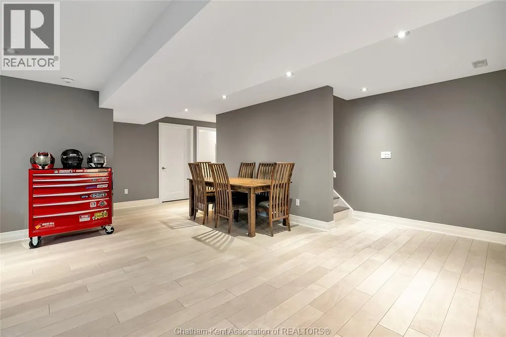 125 COTTAGE PLACE