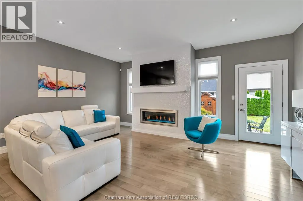 125 COTTAGE PLACE