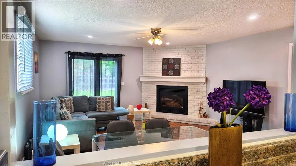 1559 BUCKINGHAM DRIVE