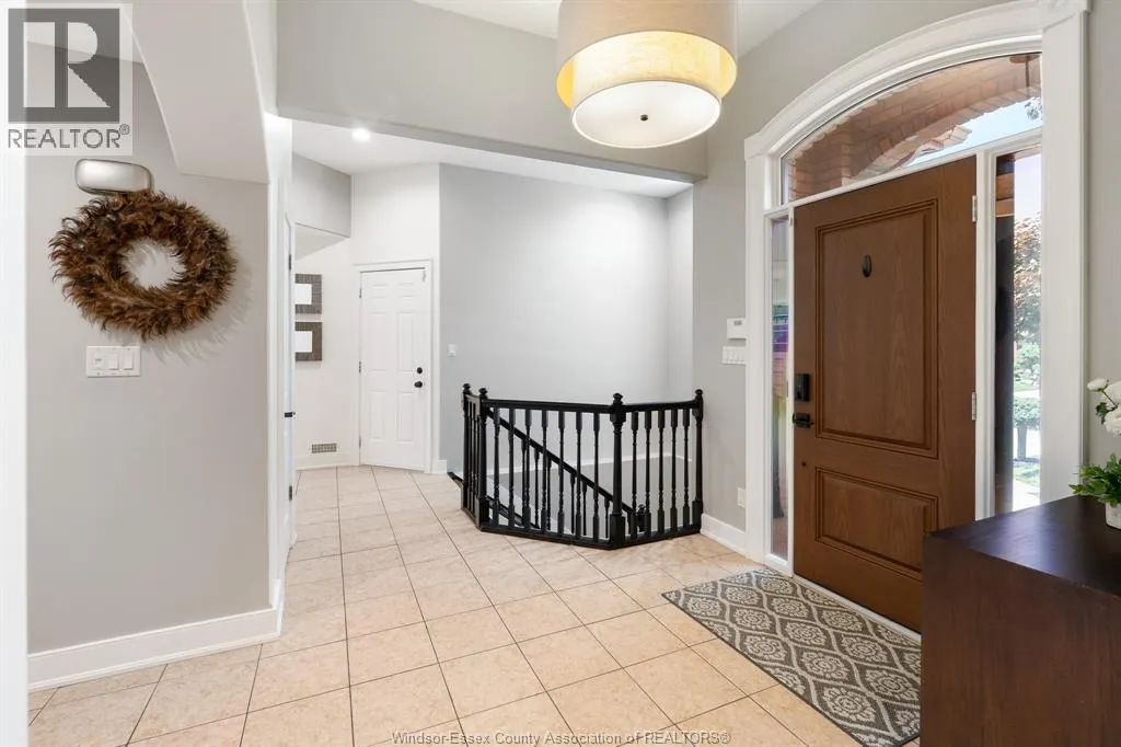 1049 WOODLAND