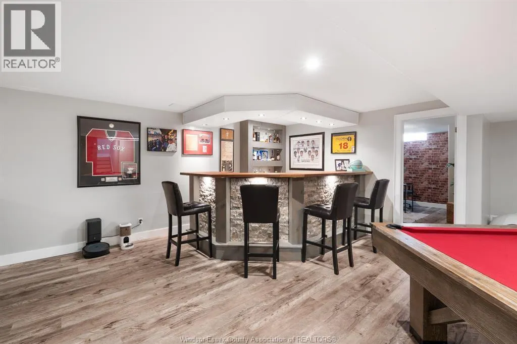 1049 WOODLAND