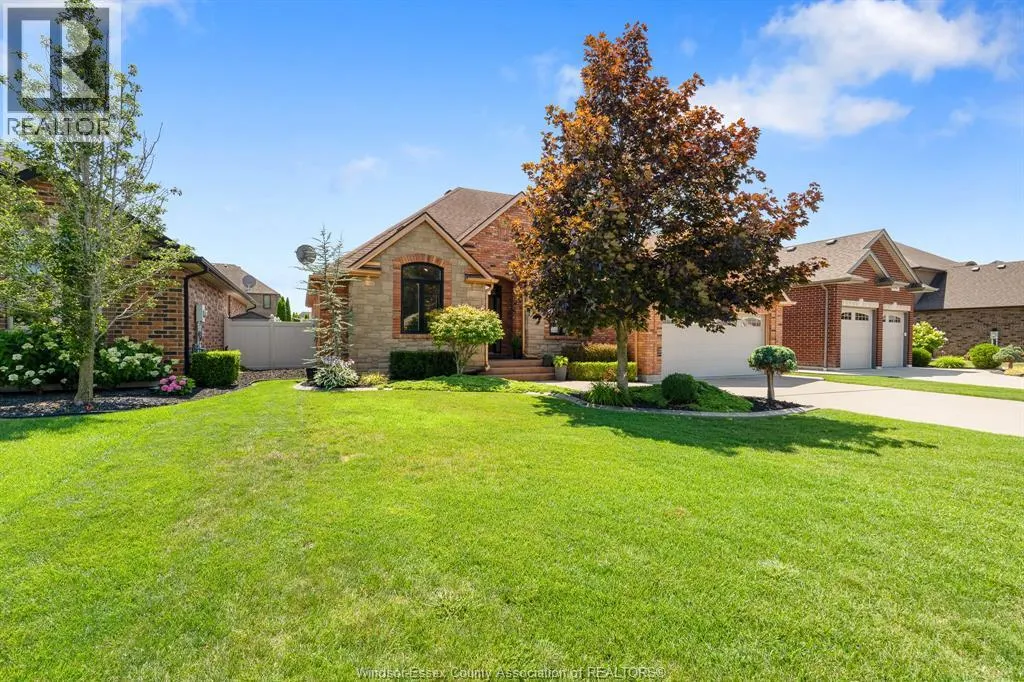 1049 WOODLAND