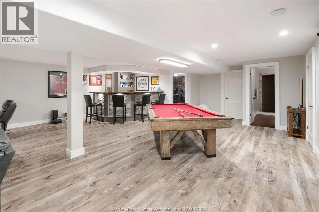 1049 WOODLAND