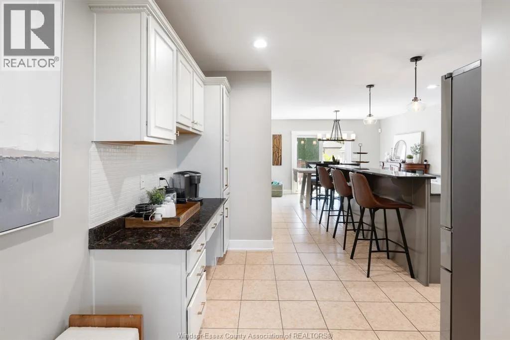 1049 WOODLAND