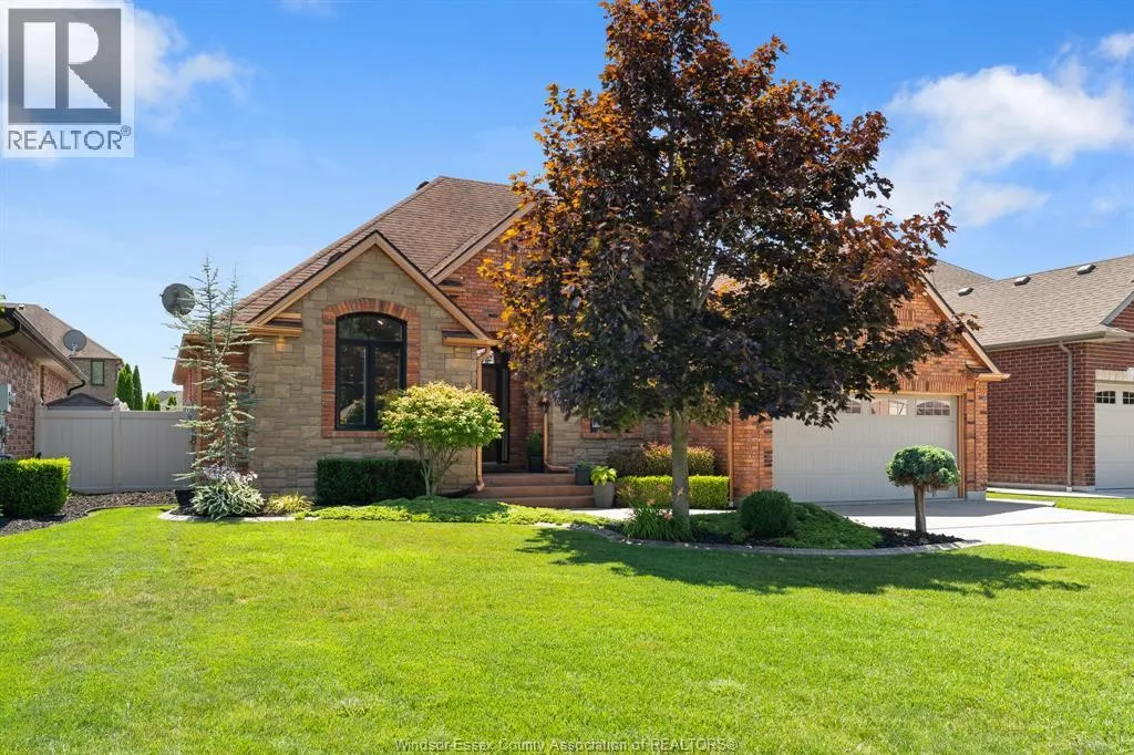 1049 WOODLAND