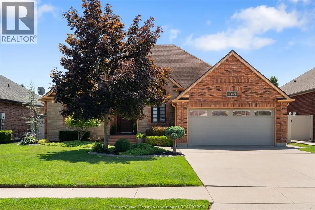 1049 WOODLAND