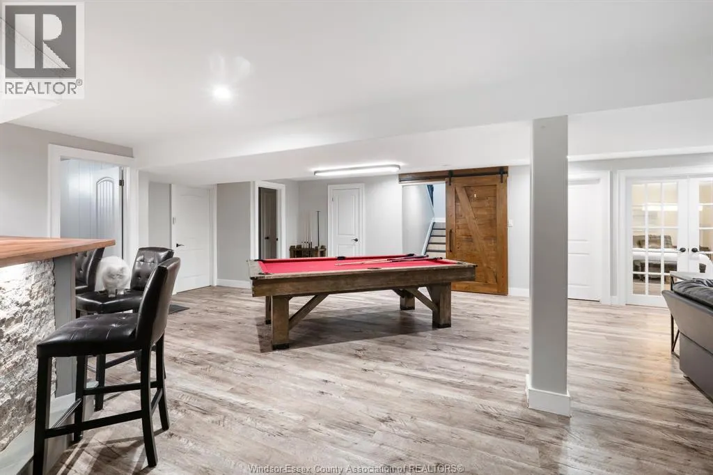 1049 WOODLAND