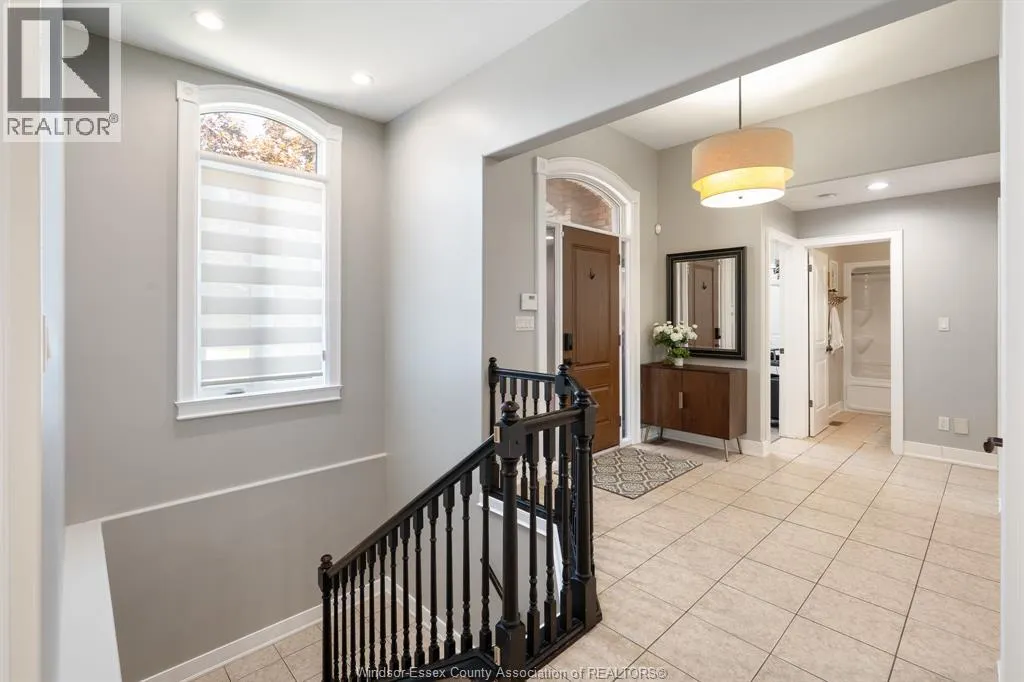 1049 WOODLAND